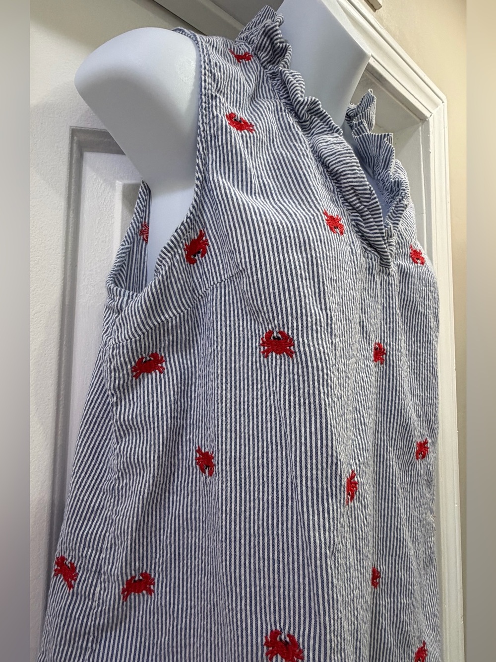 crown & ivy Ruffled V-Neck Striped Seersucker Nautical Red Crabs Top Large π¦ - Picture 5 of 10
